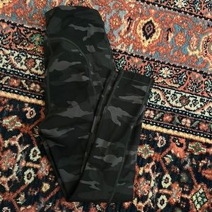 Athleta Ultimate 7/8 tights black camp size small